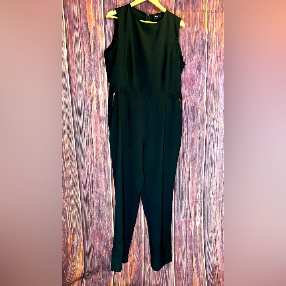 ASOS Black Jumpsuit Woman’s Large Polyester Blend with Gold Zipper Pockets.